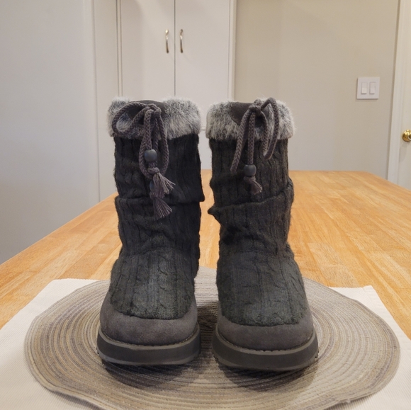 💠EUC~ SKECHERS KNIT SWEATER BOOTS - Picture 5 of 9